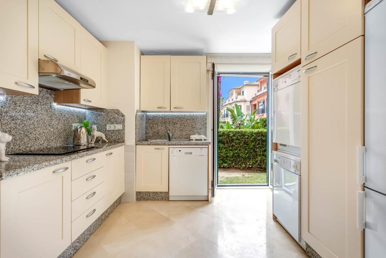 Yolo Spaces - Sotogrande - Puerto Boutique Apartment Exteriör bild